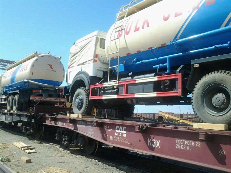 Klient z Uzbekistanu zamówił ciężarówki do przewozu cementu Beiben 6*6 z systemem napędowym