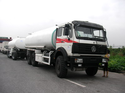 Cysterny paliwowe Beiben z napędem 6*6 są eksportowane do KONGO, Pointe Noire